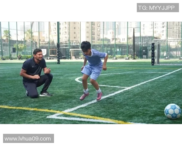 足球明星运球挑战赛精彩瞬间展现技巧与风采的完美结合